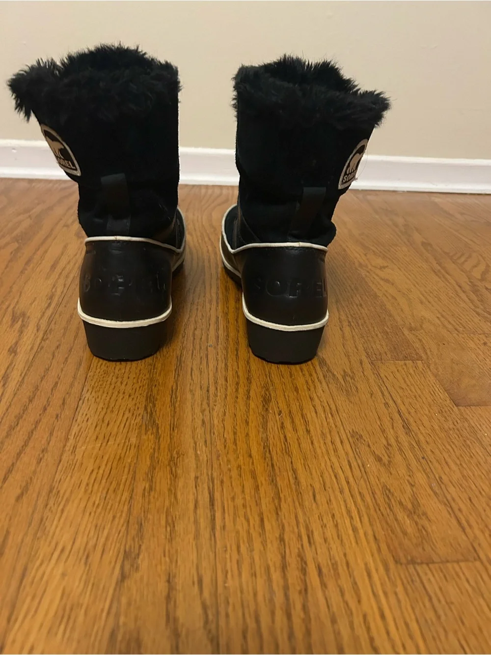 Sorel Women's Black Faux-Fur Trim Winter Boots - Picture 4 of 6